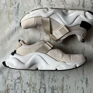 Sorel Kinetic Rnegd strap tennis shoes fawn sea salt